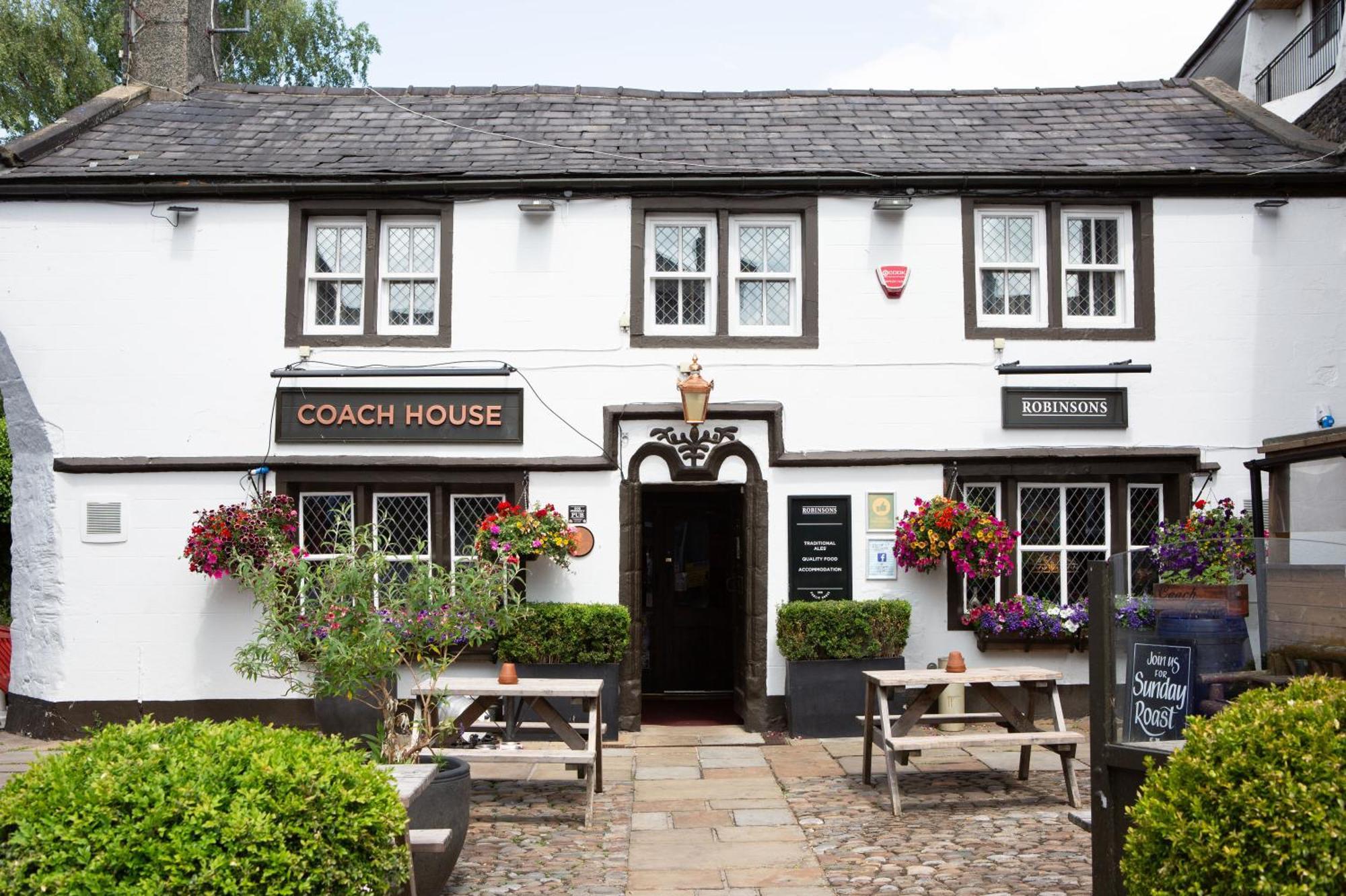 Отель Coach House Bentham Экстерьер фото