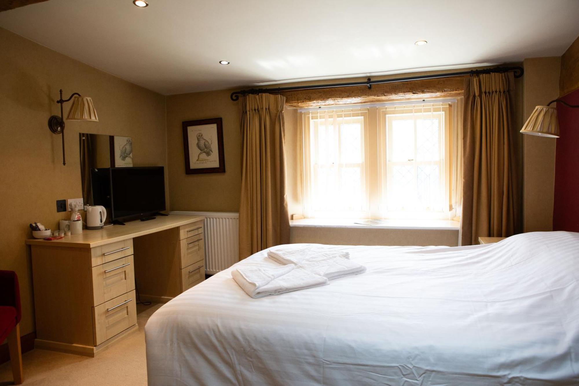 Отель Coach House Bentham Экстерьер фото