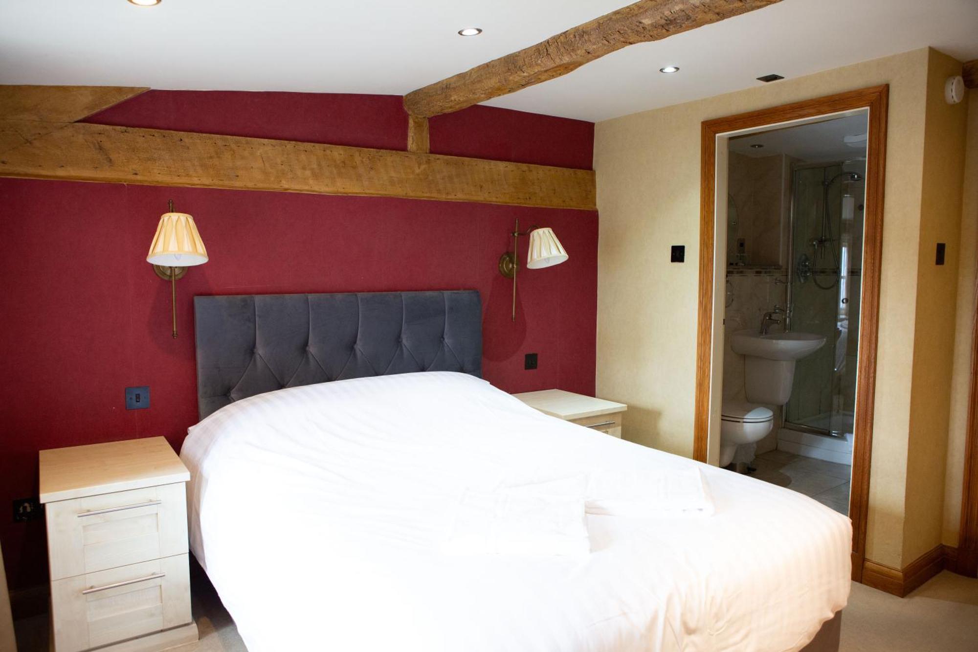 Отель Coach House Bentham Экстерьер фото