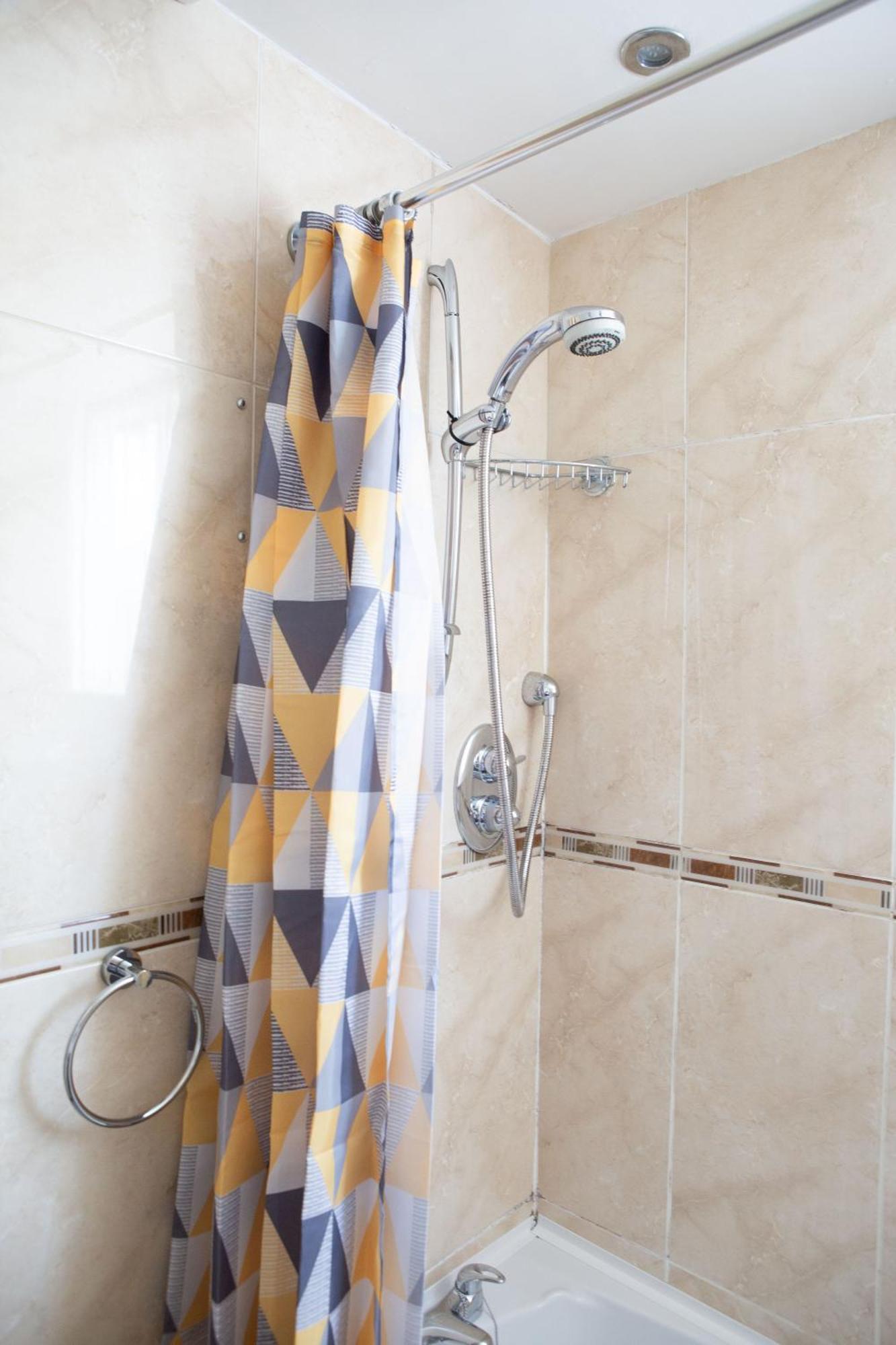 Отель Coach House Bentham Экстерьер фото