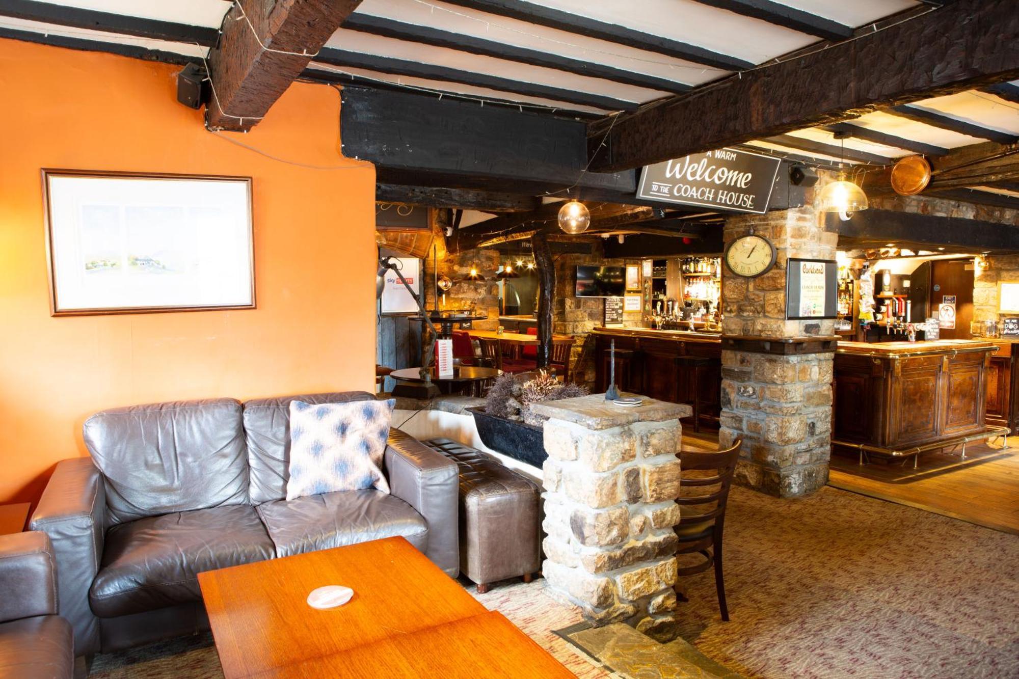 Отель Coach House Bentham Экстерьер фото