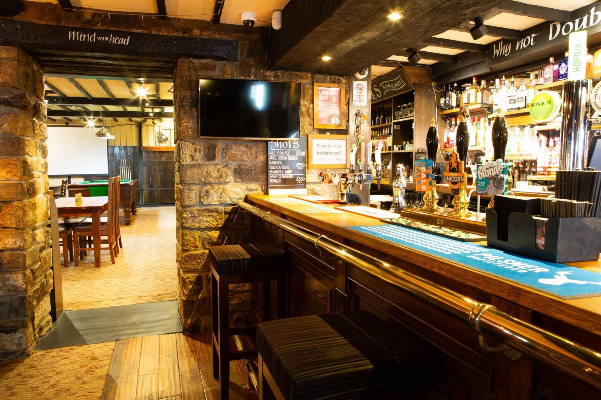 Отель Coach House Bentham Экстерьер фото
