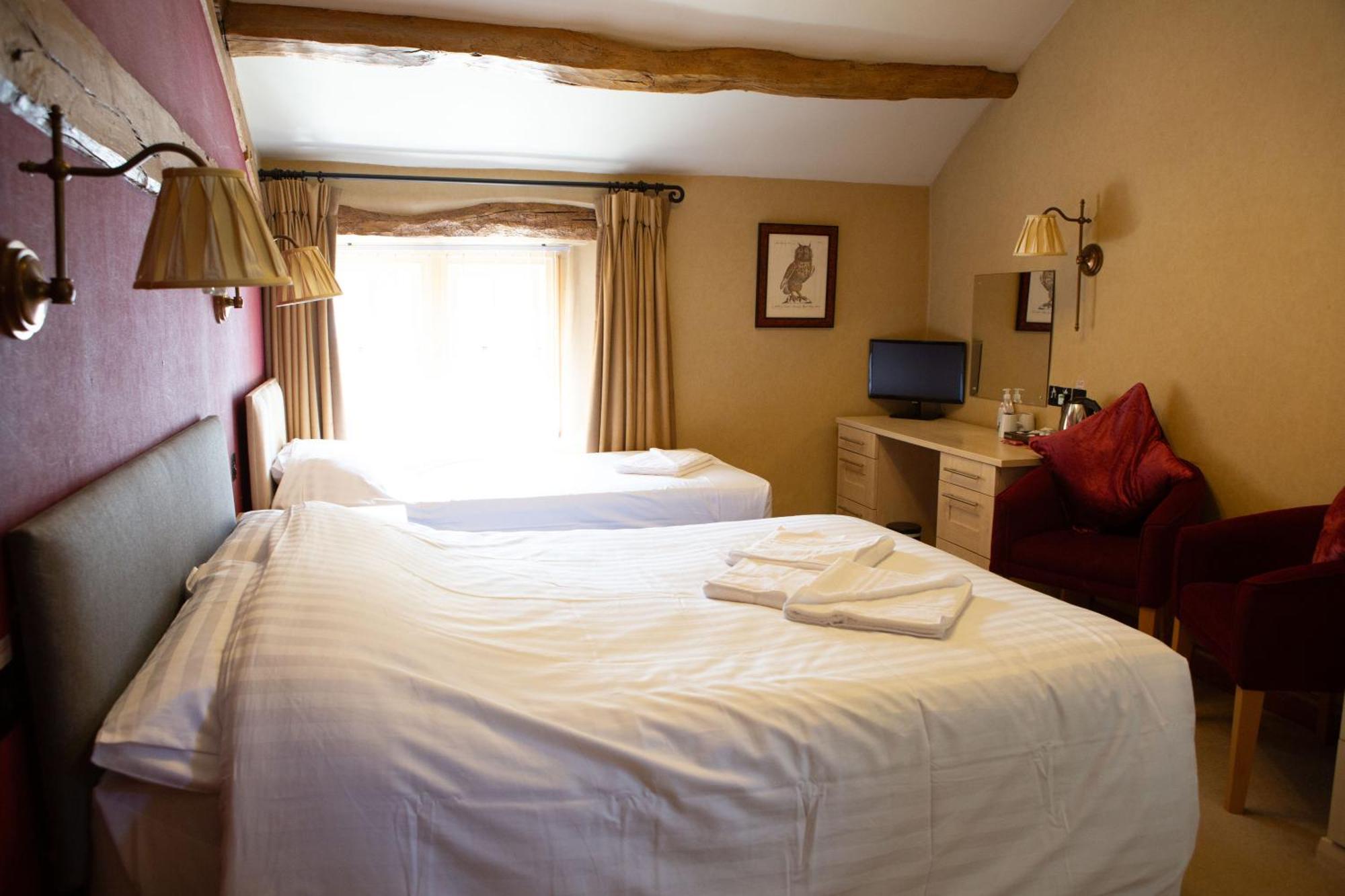 Отель Coach House Bentham Экстерьер фото