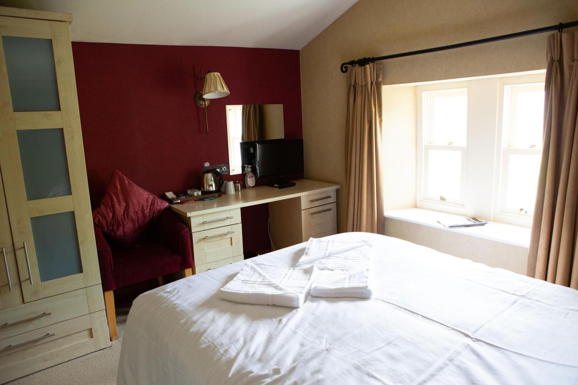 Отель Coach House Bentham Экстерьер фото