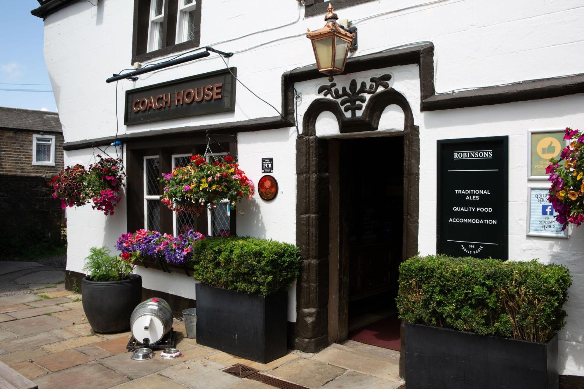 Отель Coach House Bentham Экстерьер фото